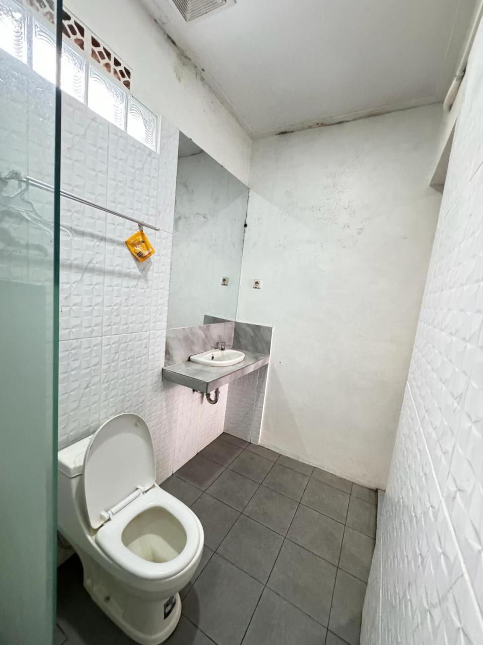 Fakhira Residence Hotel Cianjur Ngoại thất bức ảnh