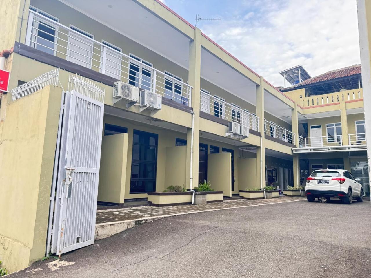 Fakhira Residence Hotel Cianjur Ngoại thất bức ảnh