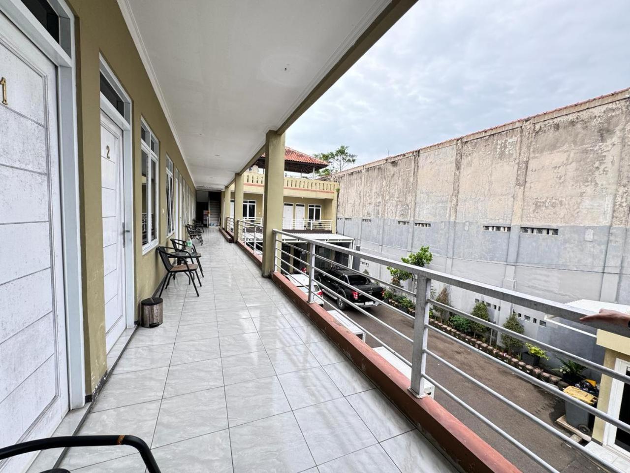 Fakhira Residence Hotel Cianjur Ngoại thất bức ảnh